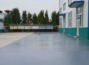 大理彩色路面喷涂翻新的材料对冬季